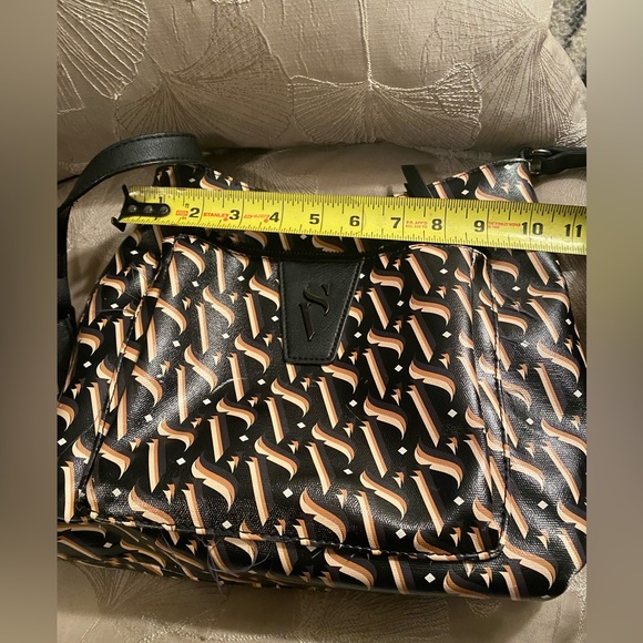 Simply Vera Vera Wang Crossbody bag. Zip top. Used in good condition 🖤👜 - Picture 6 of 17